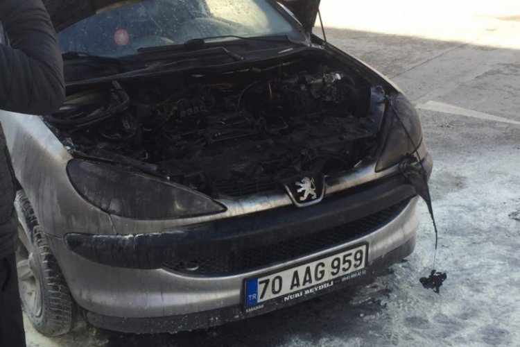 Alev alan otomobil, kısa s&uuml;rede s&ouml;nd&uuml;r&uuml;ld&uuml;