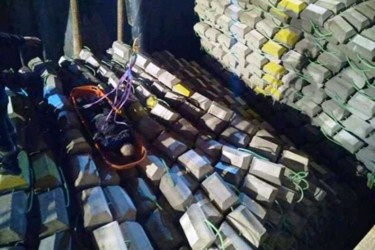 Beton blokların altında kalan makinist &ouml;ld&uuml;