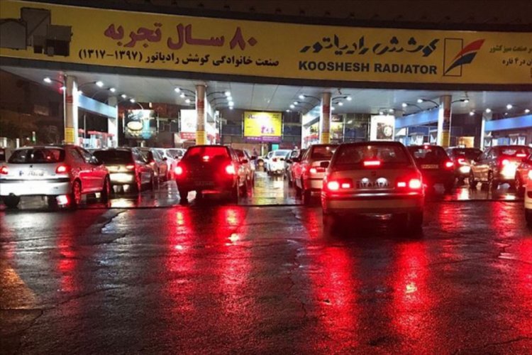 İran Petrol Bakanı Zengene: G&uuml;nl&uuml;k benzin t&uuml;ketimi yaklaşık 20 milyon litre azaldı