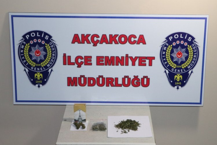 Polisten Ak&ccedil;akoca'da uyuşturucu operasyonu