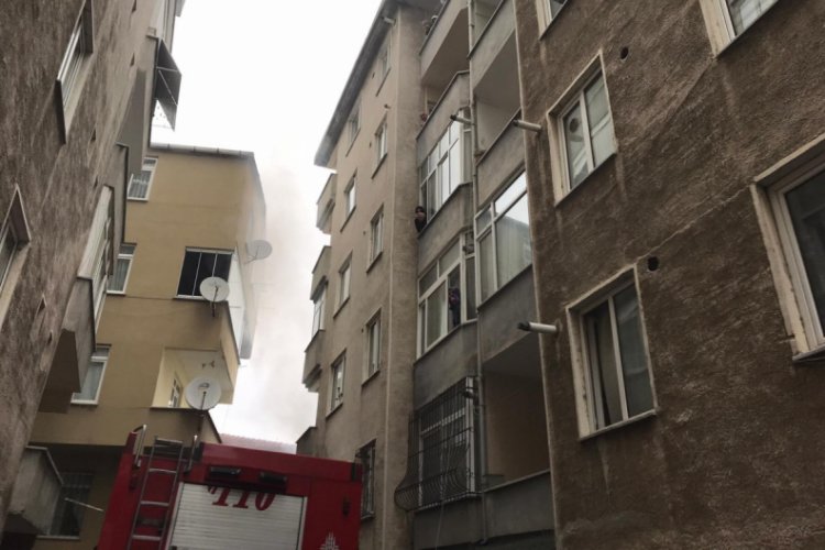 Apartmanda &ccedil;ıkan yangında can pazarı