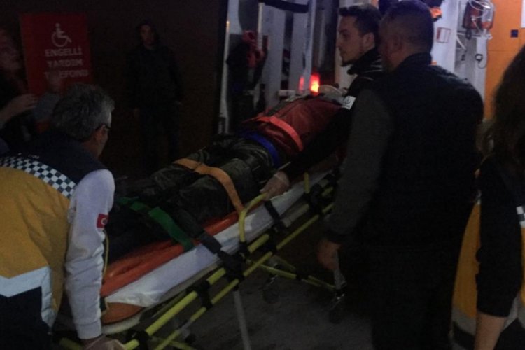 Bursa'da trakt&ouml;r şarampole devrildi, s&uuml;r&uuml;c&uuml; ağır yaralı