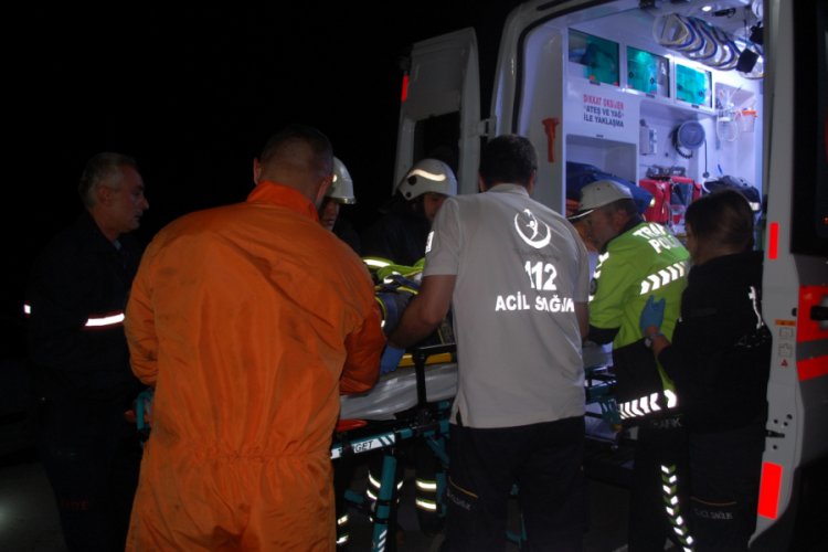 Kazaya m&uuml;dahale eden polise otomobil &ccedil;arptı