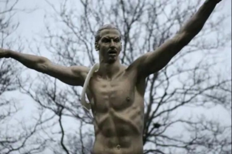 Zlatan Ibrahimovic'in heykelini yaktılar!