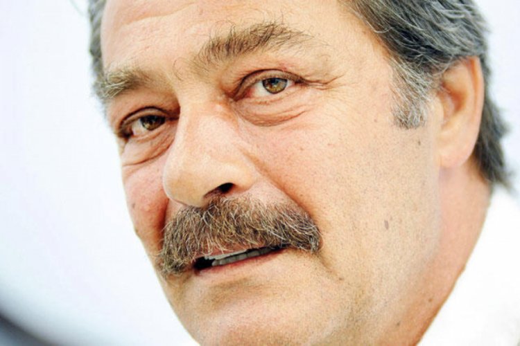 Kadir İnanır, Arnavutluk'ta depreme yakalandı