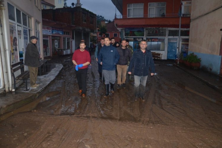 Etkili yağış su baskınlarına neden oldu
