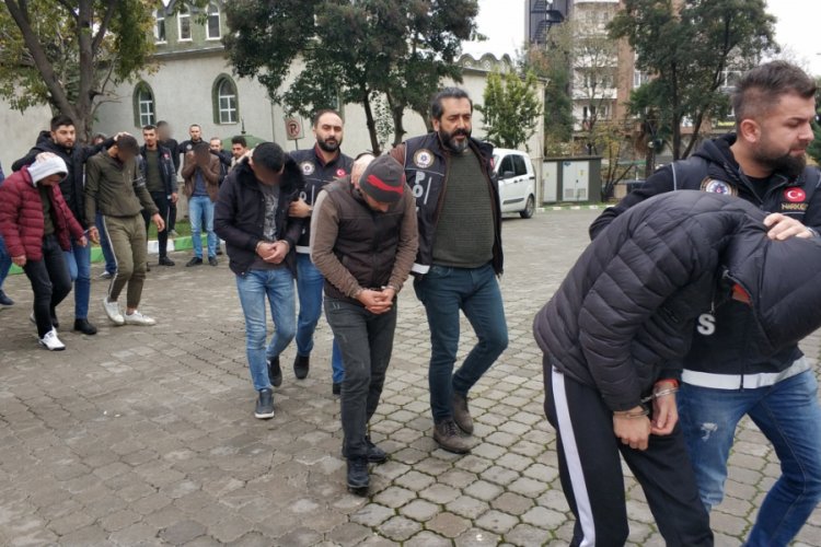 Uyuşturucudan g&ouml;zaltına alınan 6 kişi adliyeye sevk edildi