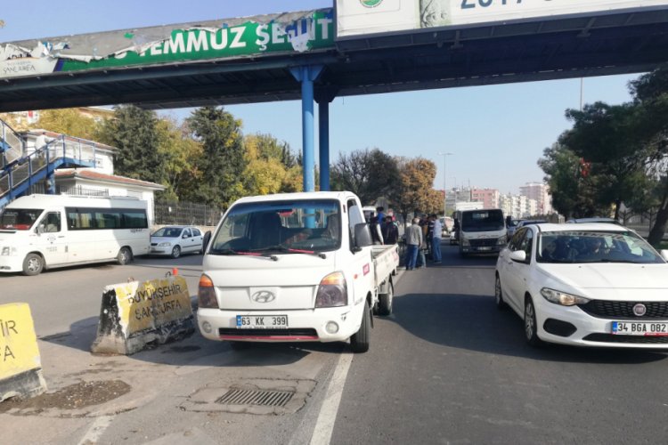 &Uuml;st ge&ccedil;idi kullanmayan yaşlı adama kamyonet &ccedil;arptı
