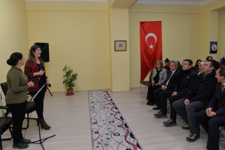 Vali Memiş, kız yurduna misafir oldu