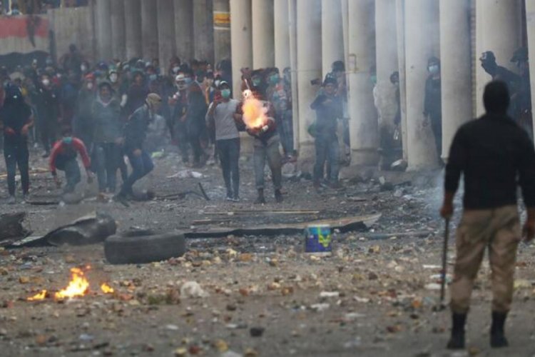 Irak'ın Zikar vilayetindeki g&ouml;sterilerde 14 kişi &ouml;ld&uuml;, 80 kişi yaralandı