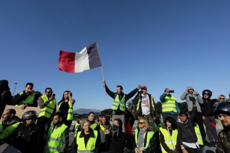 Emeklilikte yaşa takılmak istemeyen Fransızlar greve hazırlanıyor