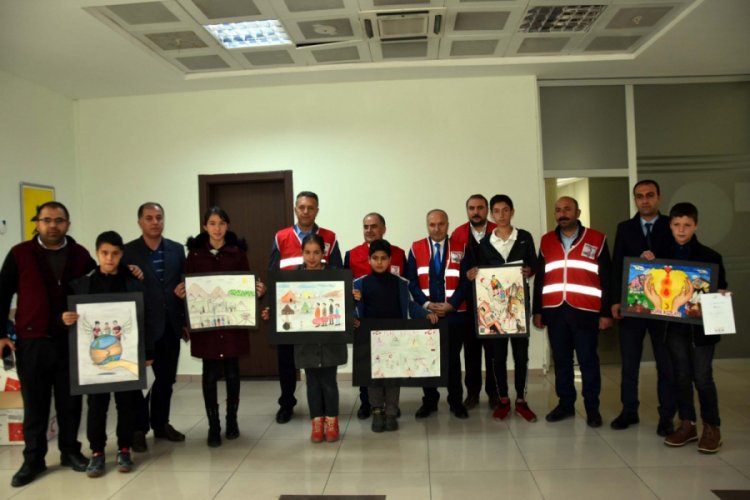 Resim yarışmasında dereceye giren &ouml;ğrenciler &ouml;d&uuml;llendirildi