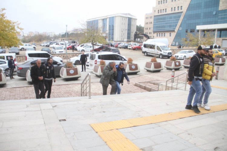 Elazığ merkezli 2 ilde silah ticareti operasyonu: 12 g&ouml;zaltı