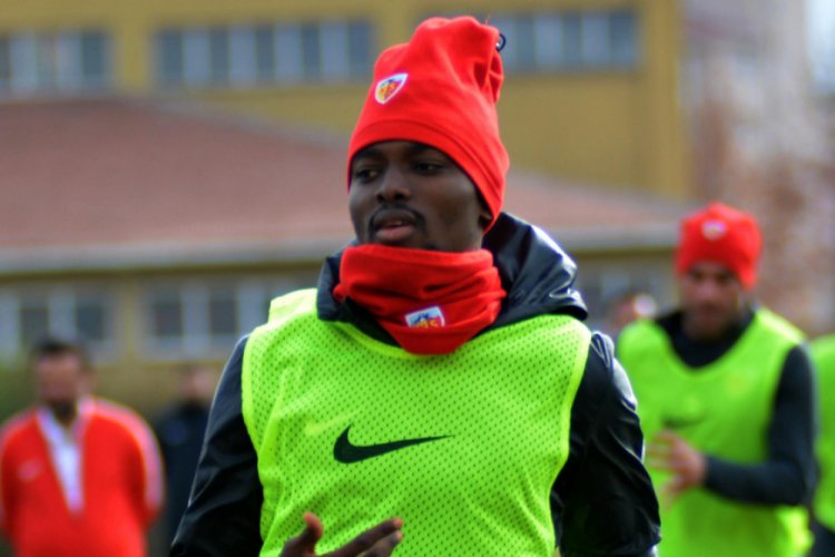 Mensah'tan Fenerbah&ccedil;e a&ccedil;ıklaması