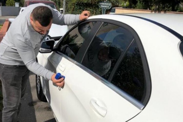 Sıfır diye aldığı araba boyalı &ccedil;ıktı