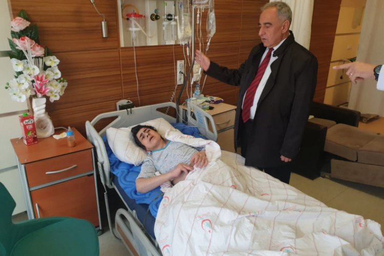 Rekt&ouml;r Turgut hastaları ziyaret etti