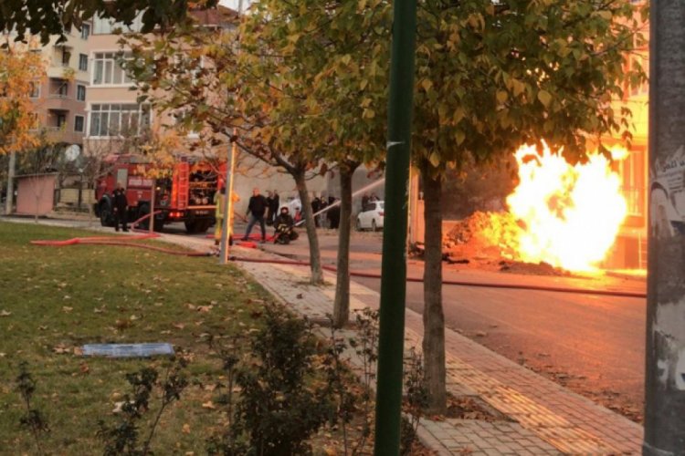 Bursa'da doğalgaz boru hattında yangın! G&uuml;&ccedil;l&uuml;kle kontrol altına alındı