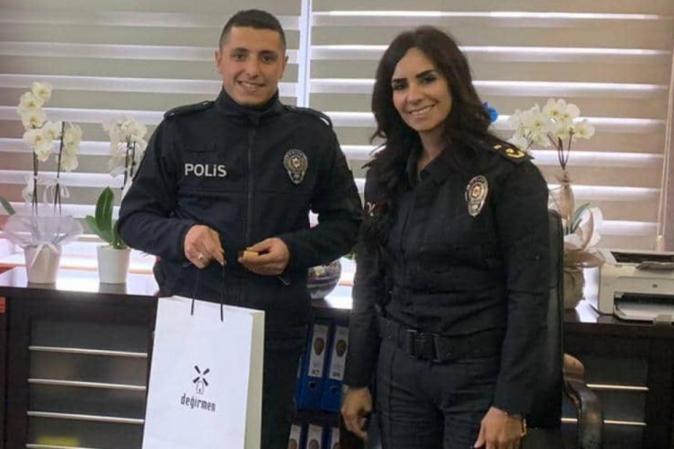 &Ccedil;ocuğu kurtaran polis altınla &ouml;d&uuml;llendirildi