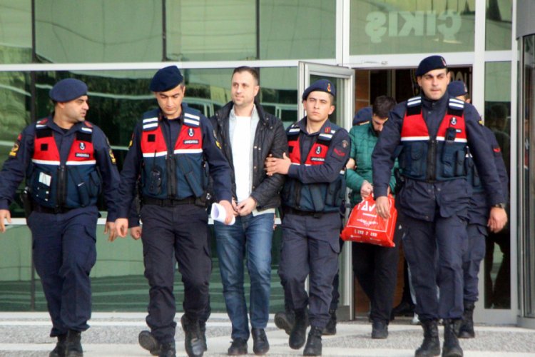 İş insanını İstanbul'dan Bolu'ya kadar takip edip, 98 bin euro &ccedil;aldılar