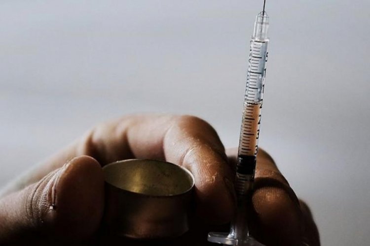 Tedavi i&ccedil;in uyuşturucu bağımlılarına g&uuml;nde iki kez eroin verilecek