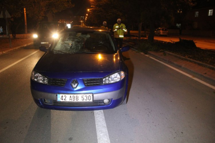 Otomobilin &ccedil;arptığı kadın &ouml;ld&uuml;