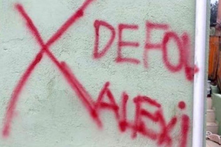 İzmir'de Alevi vatandaşların evlerine yazılan &ccedil;irkin ifadelerle ilgili soruşturma başlatıldı