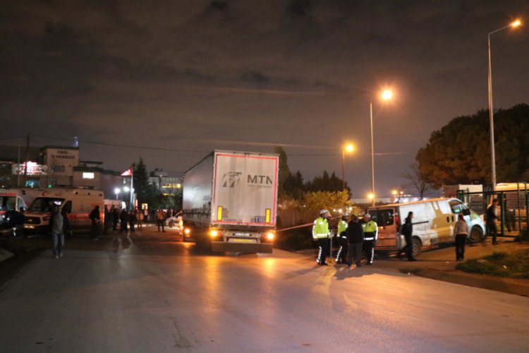 Sancaktepe'de TIR'ın altında kalan yaya hayatını kaybetti