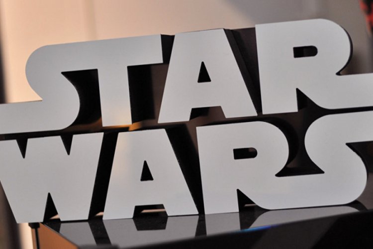 &Ouml;l&uuml;m d&ouml;şeğindeki Star Wars hayranı, vizyona girmeden son filmi izleyebilecek