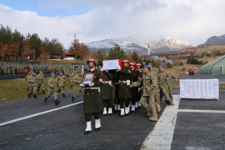 Şehit Uzman Onbaşı &Ccedil;abuk, Hakkari'den t&ouml;renle memleketine uğurlandı