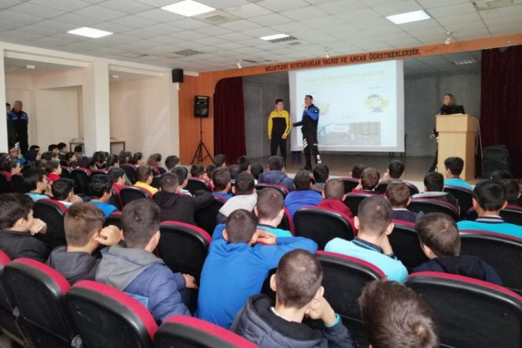 &Ouml;ğrencilere, sosyal medya bağımlılığı anlatıldı