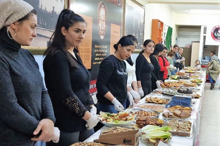 Bayat ekmekten 150 &ccedil;eşitli yemek ve tatlı yaptılar