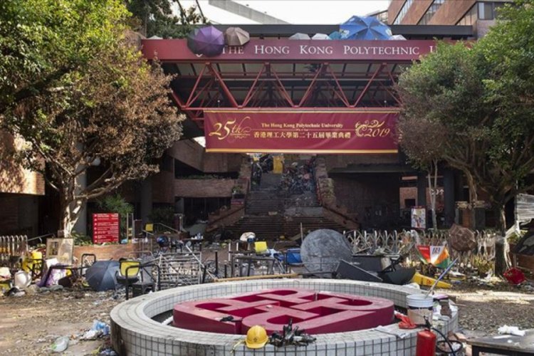 Hong Kong'da polis protestoların yaşandığı &uuml;niversitedeki ablukaya son verdi