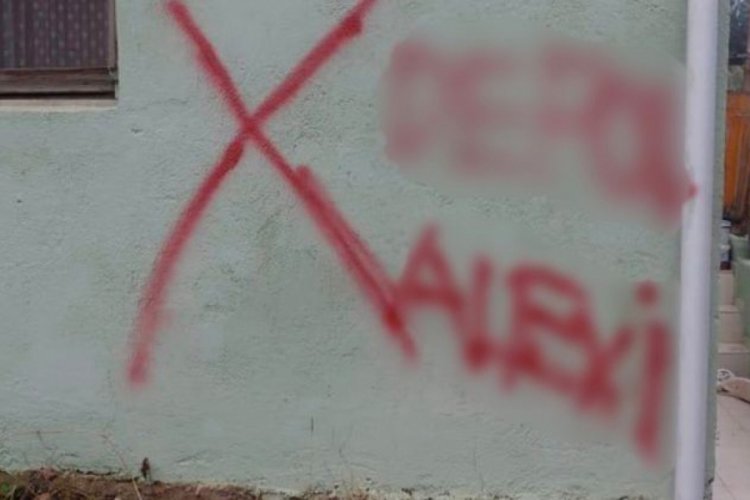 Evi işaretlenen alevi aile ilk kez konuştu: Ayrışmaya izin vermeyeceğiz