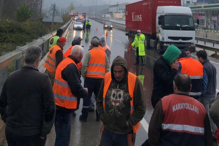 Tırın &ccedil;arptığı yol temizlik iş&ccedil;isi feci şekilde hayatını kaybetti