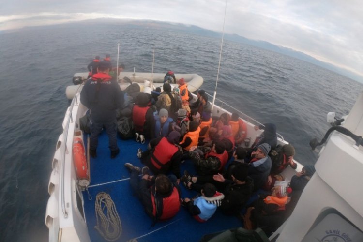 35 d&uuml;zensiz g&ouml;&ccedil;men Sahil G&uuml;venlik ekiplerine yakalandı