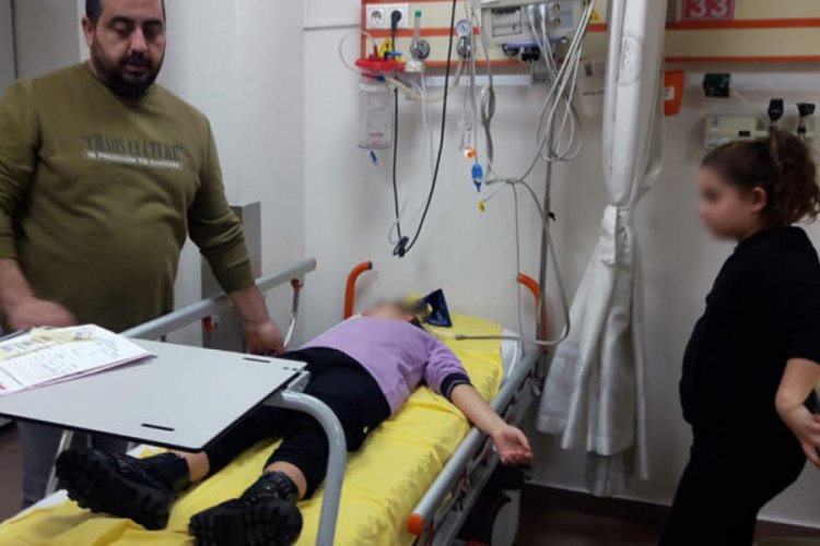 &Ouml;ğretmenin fırlattığı kitap hastanelik etti