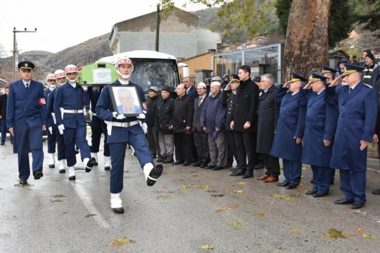 Kıbrıs gazisi İn&ouml;n&uuml;'de son yolculuğuna uğurlandı