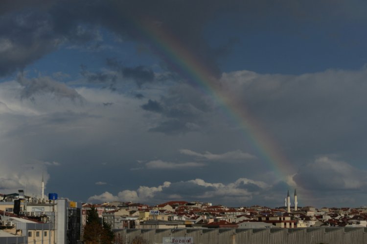 Yağmurdan sonra oluşan g&ouml;kkuşağı hayran bıraktı