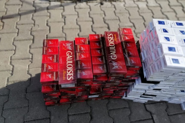 Kamyonetten 3 bin 250 paket ka&ccedil;ak sigara ele ge&ccedil;irildi