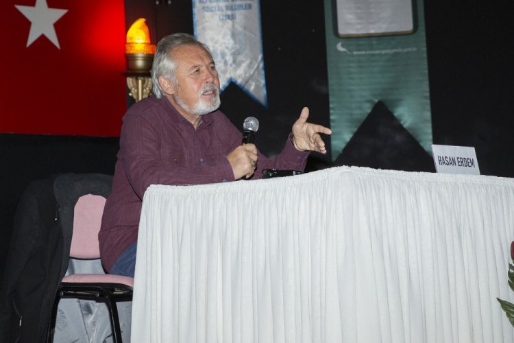Bursalı yazar Hasan Erdem &ouml;ğrencilerle buluştu