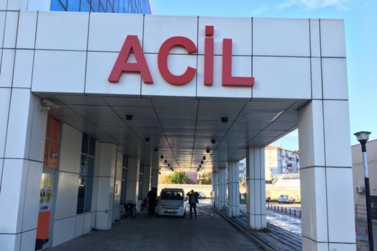 21 &ouml;ğrenci gıda zehirlenmesi ş&uuml;phesiyle hastaneye kaldırıldı