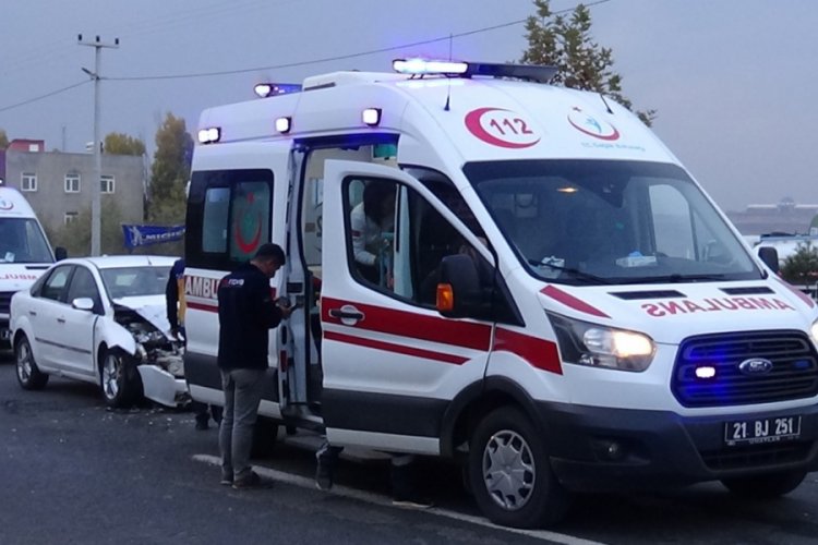 Diyarbakır'da zincirleme trafik kazası: 4 yaralı