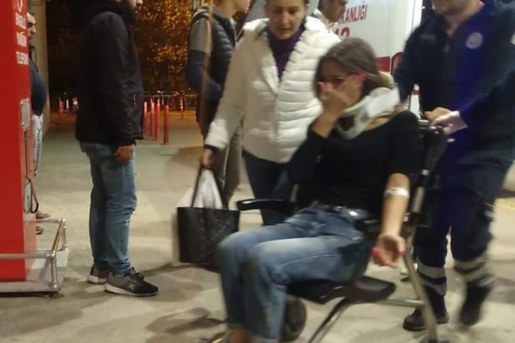 Bursa'da&nbsp;doğum g&uuml;n&uuml; kutlaması d&ouml;n&uuml;ş&uuml; kaza: Şarampole yuvarlandılar