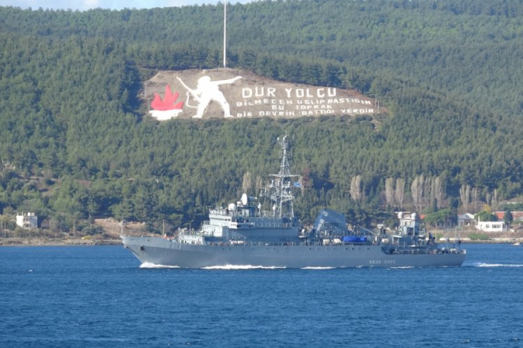 Rus keşif gemisi, &Ccedil;anakkale Boğazı'ndan ge&ccedil;ti