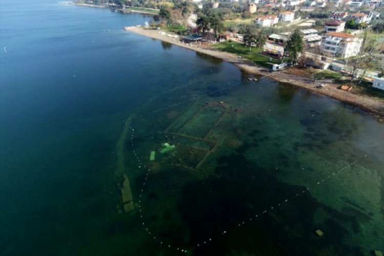 Su &ccedil;ekilmesi Bursa İznik G&ouml;l&uuml;'ndeki bazilikayı g&ouml;r&uuml;n&uuml;r hale getirdi