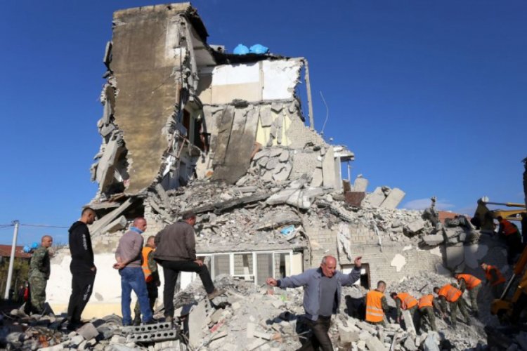 Arnavutluk'taki depremde &ouml;l&uuml; sayısı 50'ye y&uuml;kseldi