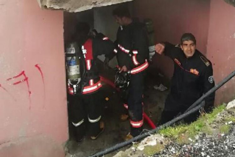 Evdeki yangında 3 kişi dumandan etkilendi