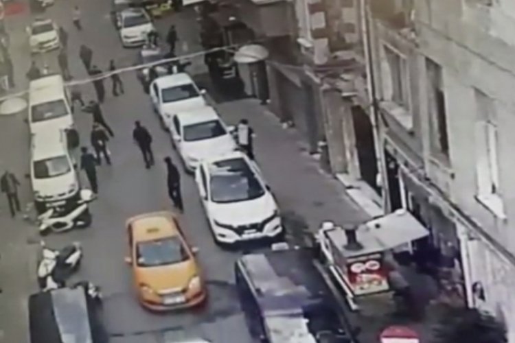 Silahlı saldırı anı kameraya yansıdı