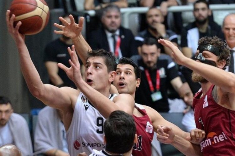 Beşiktaş son saniye &uuml;&ccedil;l&uuml;ğ&uuml;yle g&uuml;ld&uuml;