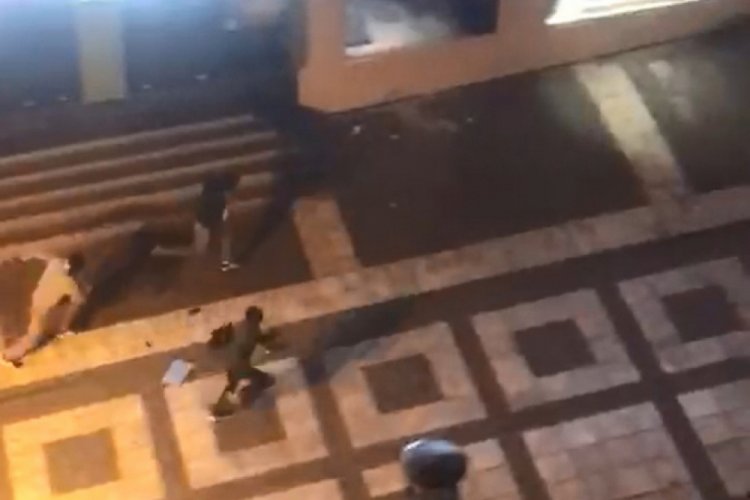 Bek&ccedil;ilere yakalanan hırsızlar ellerindekileri bırakıp ka&ccedil;tı